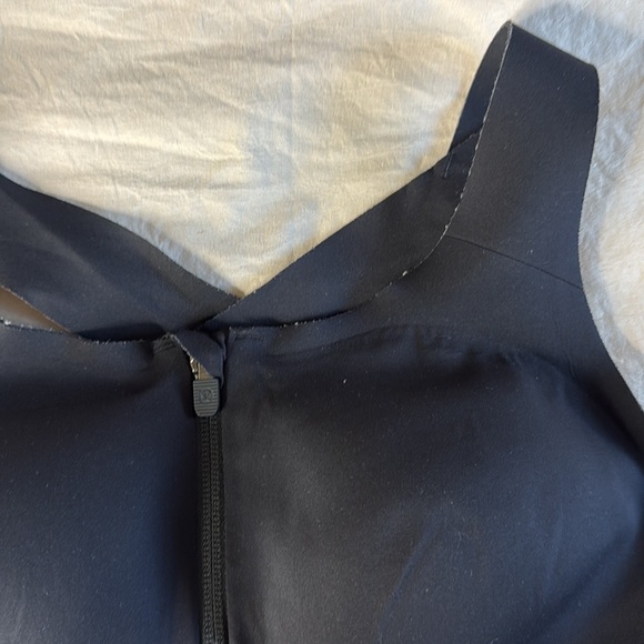 Lululemon Enlite zip front bra- 36C - Picture 4 of 6